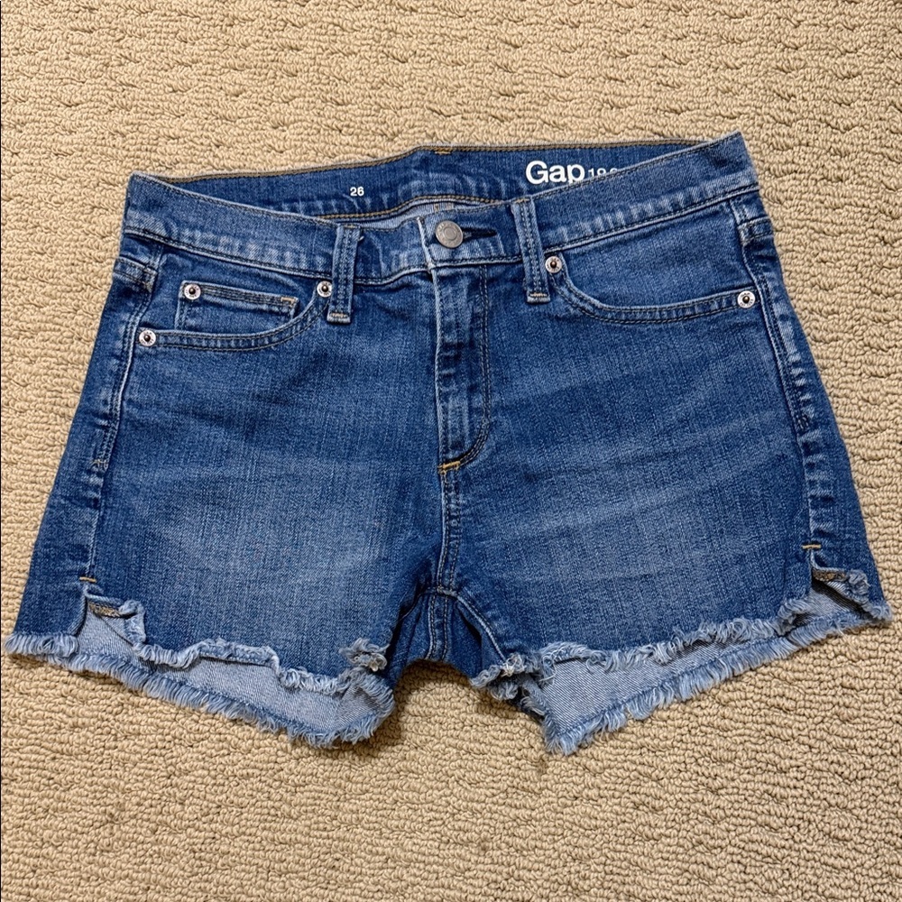 GAP 1969 Women's Medium Blue Frayed Hem Denim Cut Off Shorts, Size 26.